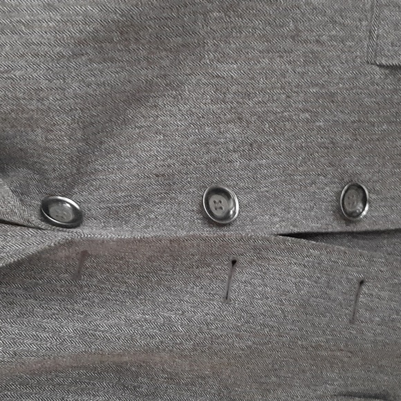 Le Suit - Picture 3 of 14